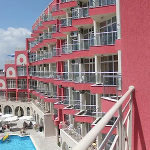 Apartmanhotel Rose Garden Omax, Napospart